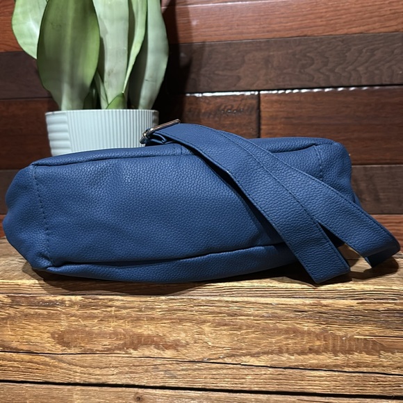 NWOT No Brand Tag Medium Navy Blue Shoulder Bag with Adjustable Strap - Picture 7 of 9